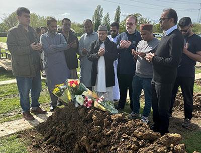  ایم کیوایم برطانیہ کے کارکن شیربہادرخان کی اہلیہ مرحومہ سمیرہ خان کو لندن میں  لوئر مورڈن کے سٹن قبرستان میں سپردخاک کردیاگیا